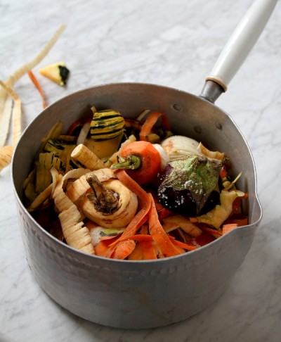 épluchures pour bouillon de légumes