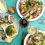 Assiette d’été salade et huîtres