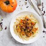 Trofie-tomates ananas et verte-chou rouge-crème de parmesan-thym