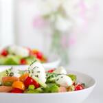 Salade de concombre-avocat-suprêmes d’agrumes et pdt grenailles