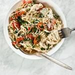 Spaghetti-tomates cerises-épinard frais-parmesan