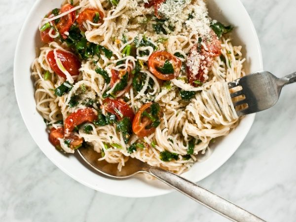 Spaghetti-tomates cerises-épinard frais-parmesan