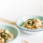 Emincé de poulet marinés sauce yakitori-estragon frais cuit vapeur et riz thaï-persillade