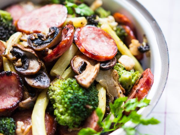 Bouillon Pho express et légumes-champignons-saucisse fumée poêlés