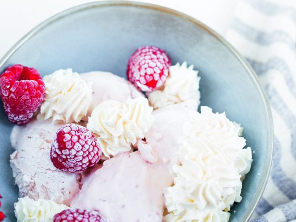 Glace au lait d’amande-framboise-jus de citron (sans oeuf ni lactose ni sorbetière)