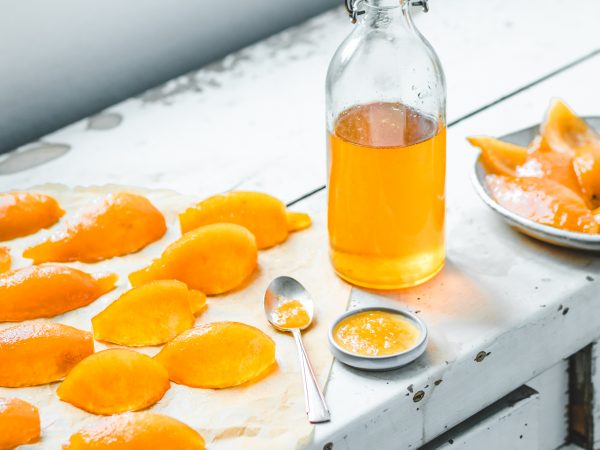 Écorces de citron confites et son sirop