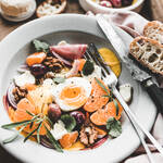 Salade vitaminée et fromagère