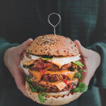 BURGER DE BOEUF & COCHON SAUCE BBQ PIMENTÉE
